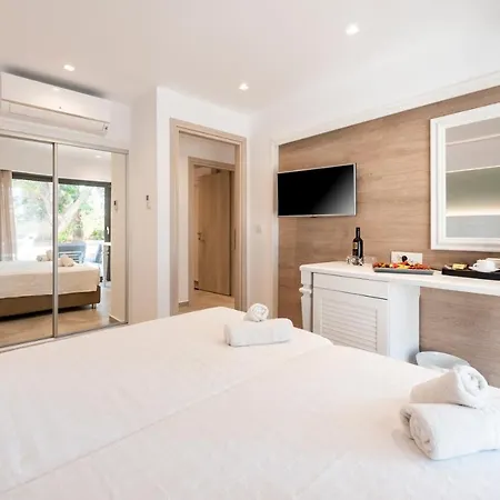 Apollon Hotel 4*