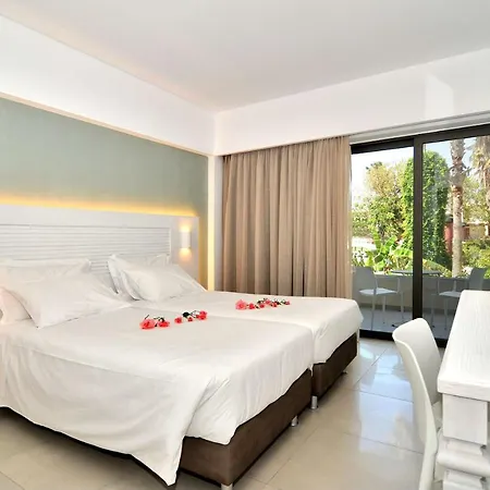 Apollon Hotel 4*