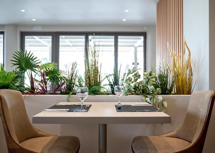 فندق أبولون 4*