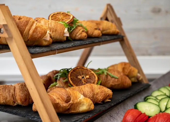 فندق أبولون 4*